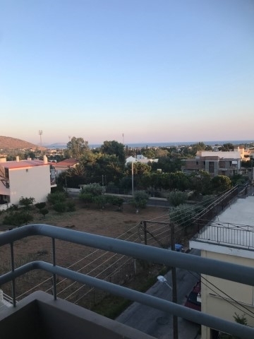 Ωραιότατο οροφοδιαμέρισμα με θέα θάλασσα και ανοιχτό ορίζοντα 