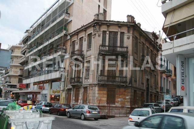 Scheduled building in excellent location in Marina Zeas Piraeus 