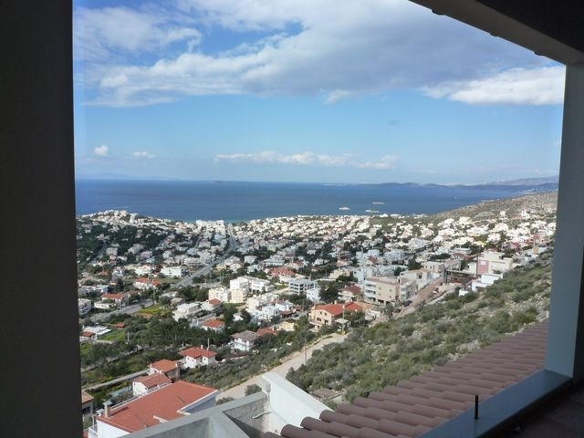Με εκπληκτική θέα σε όλο τον Σαρωνικό 