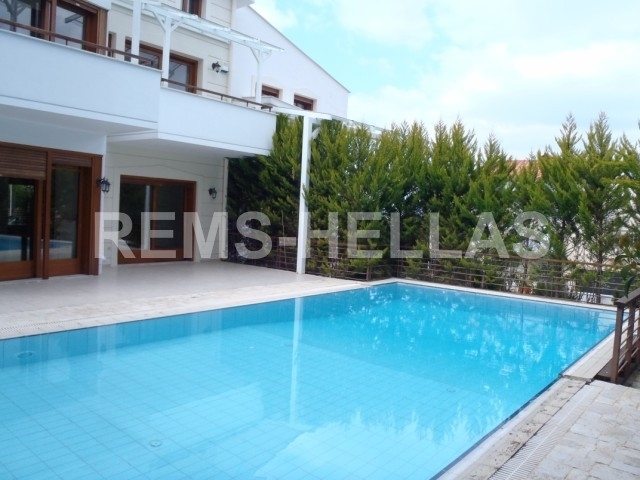 With private heated pool and garden 