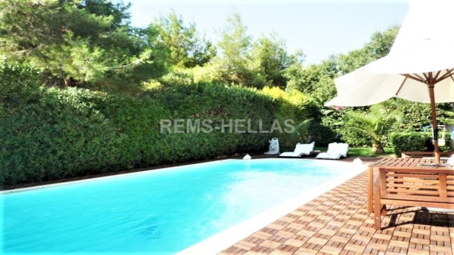 Maisonette with private pool and excellent furniture 