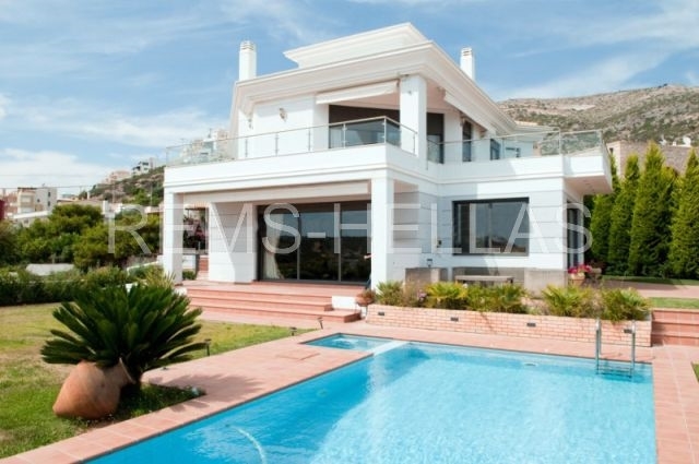 Excellent house with panoramic sea views 